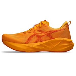 Tênis ASICS Novablast 5 - Masculino - Laranja/Amarelo